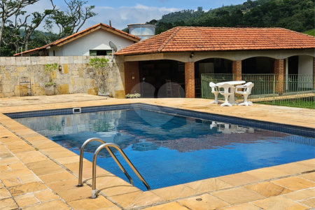 Sítio à venda com 6 quartos, sendo 1 suíte,  em Bairro do Cambará, São Roque, SP
