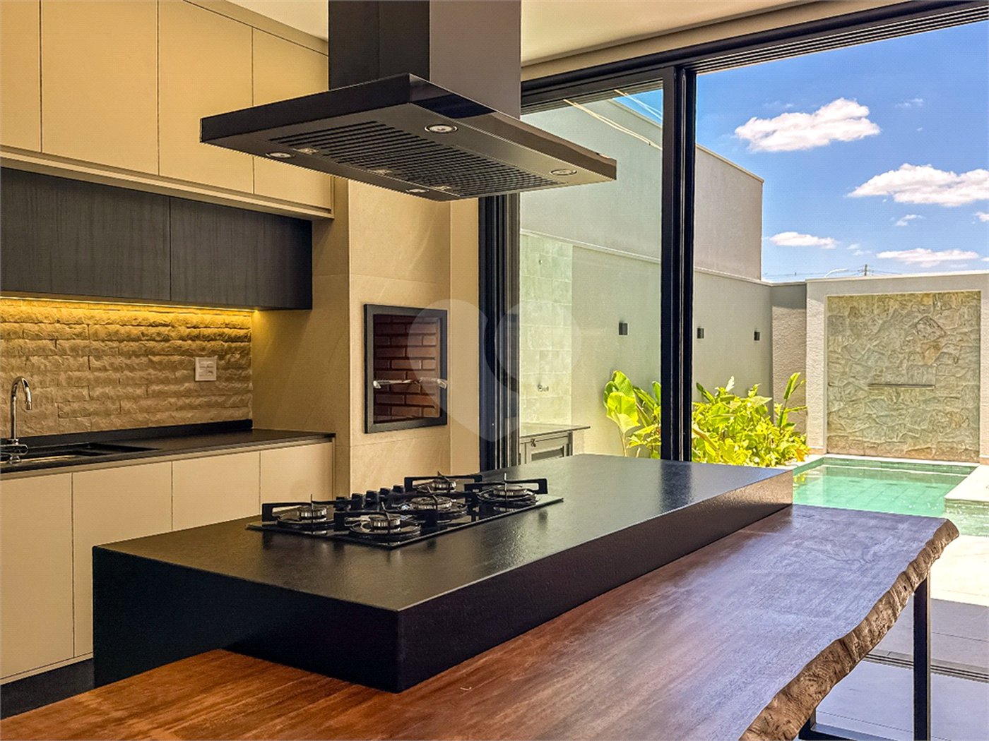 Casa à venda com 3 suítes no condomínio Jardim Residencial Dona Maria Candida, Indaiatuba - SP