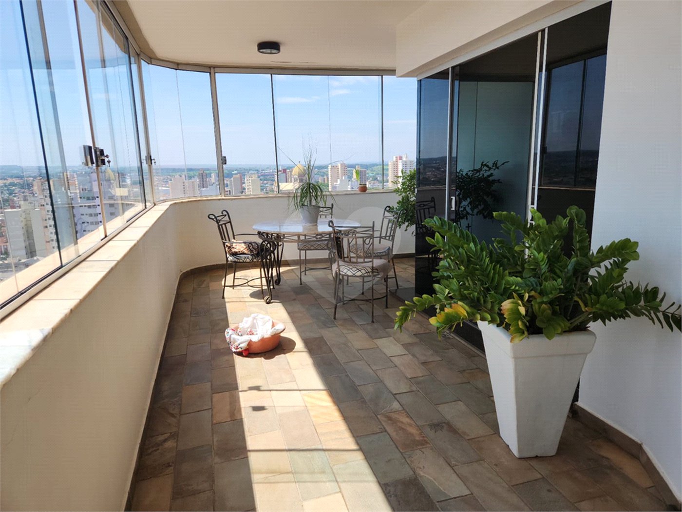 Apartamento à venda ou para alugar com 5 quartos, sendo 2 suítes, no Centro, Araraquara, SP