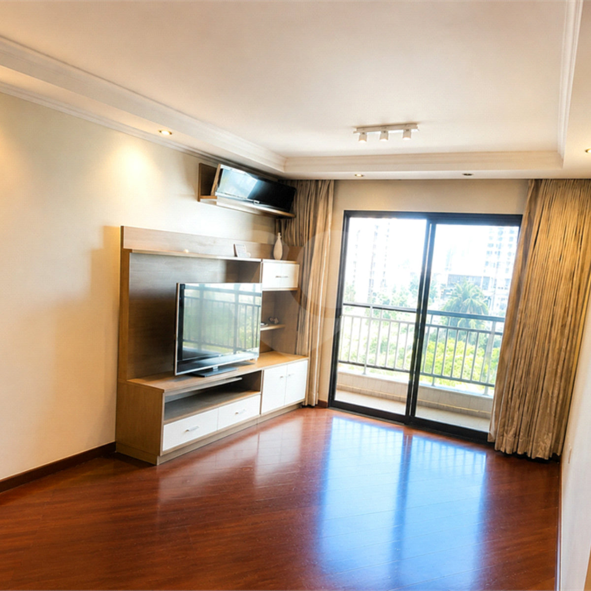 Apartamento à venda com 4 quartos, sendo 1 suíte, em Moema, São Paulo, SP
