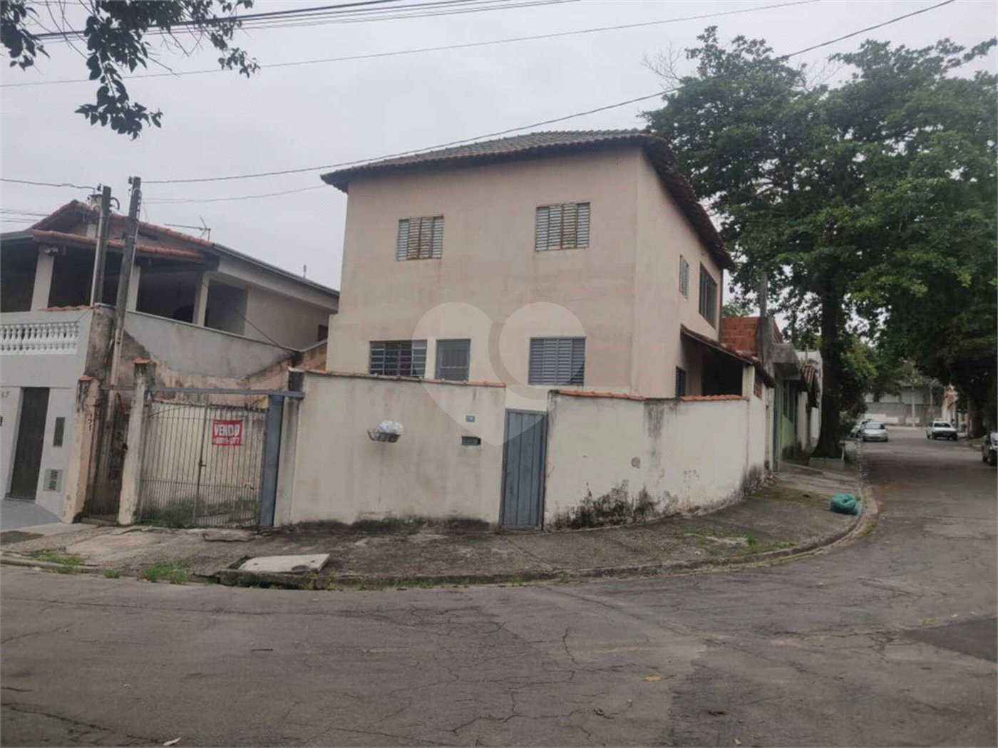 Sobrado à venda com 4 quartos em Jardim Limoeiro, São José dos Campos, SP