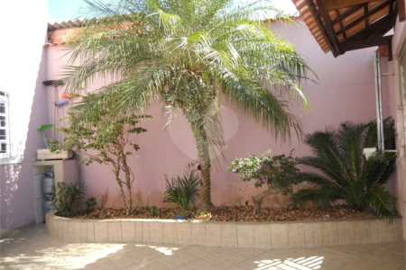 Sobrado à venda com 3 quartos, sendo 2 suítes, em Vila Júlia, Poá, SP