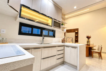 Indaiatuba - Casa condomínio Park Vista Real - AT : 200m - AC : 140m - Boiller Instalado - torneiras quentes - 3 quartos : sendo 1 suite - Suite - Ar Condicionado Samsung 12 Btu’s; arandelas de cabeceira , Dommus Closet . Esquadria , porta automática . 2 Quartos - Ar Condicionado Samsung 9 Bt