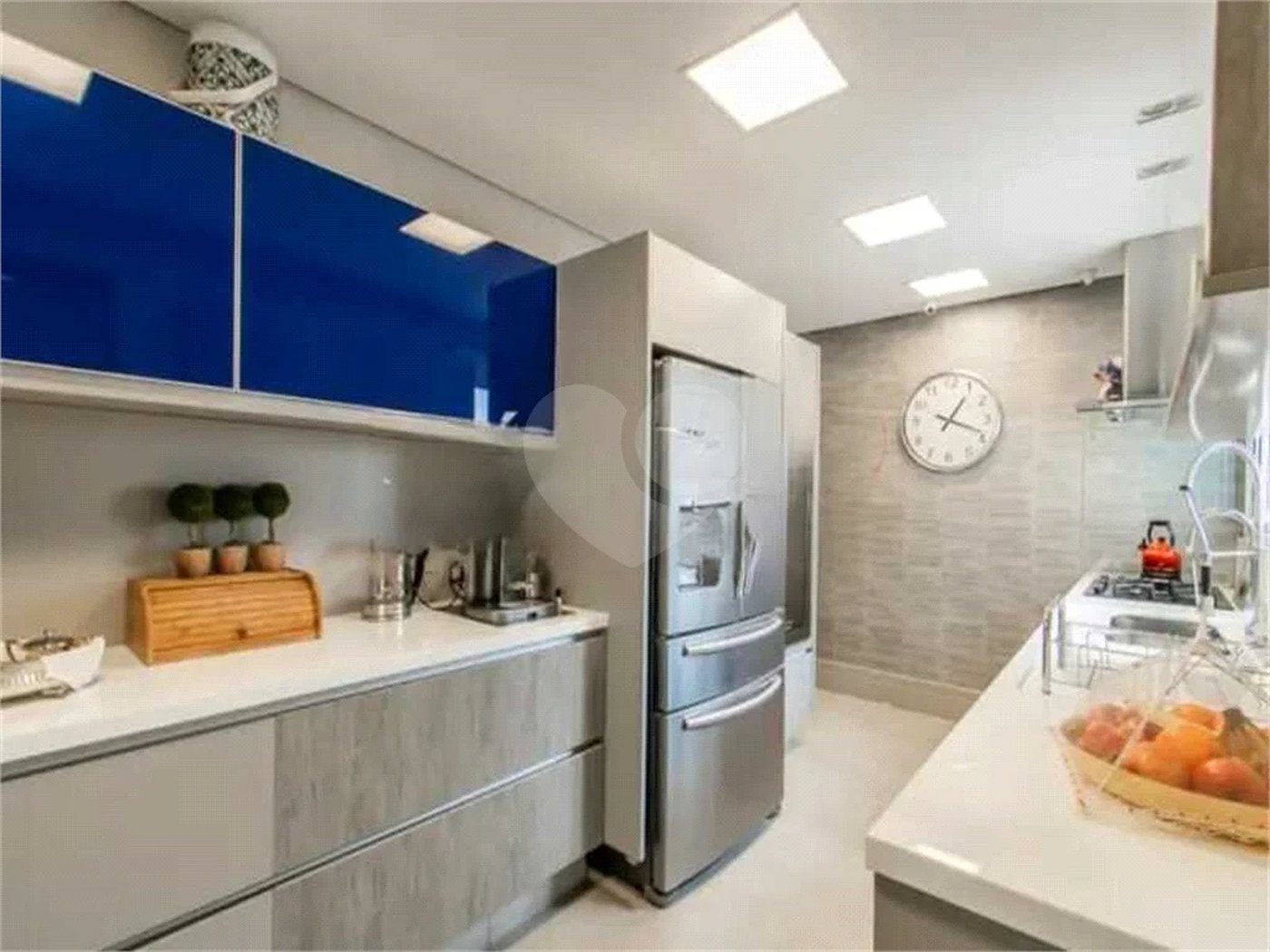 Apartamento de 306m² na melhor região de Moema, 3 suítes, 5 vagas, varanda gourmet, depósito, fora de rota