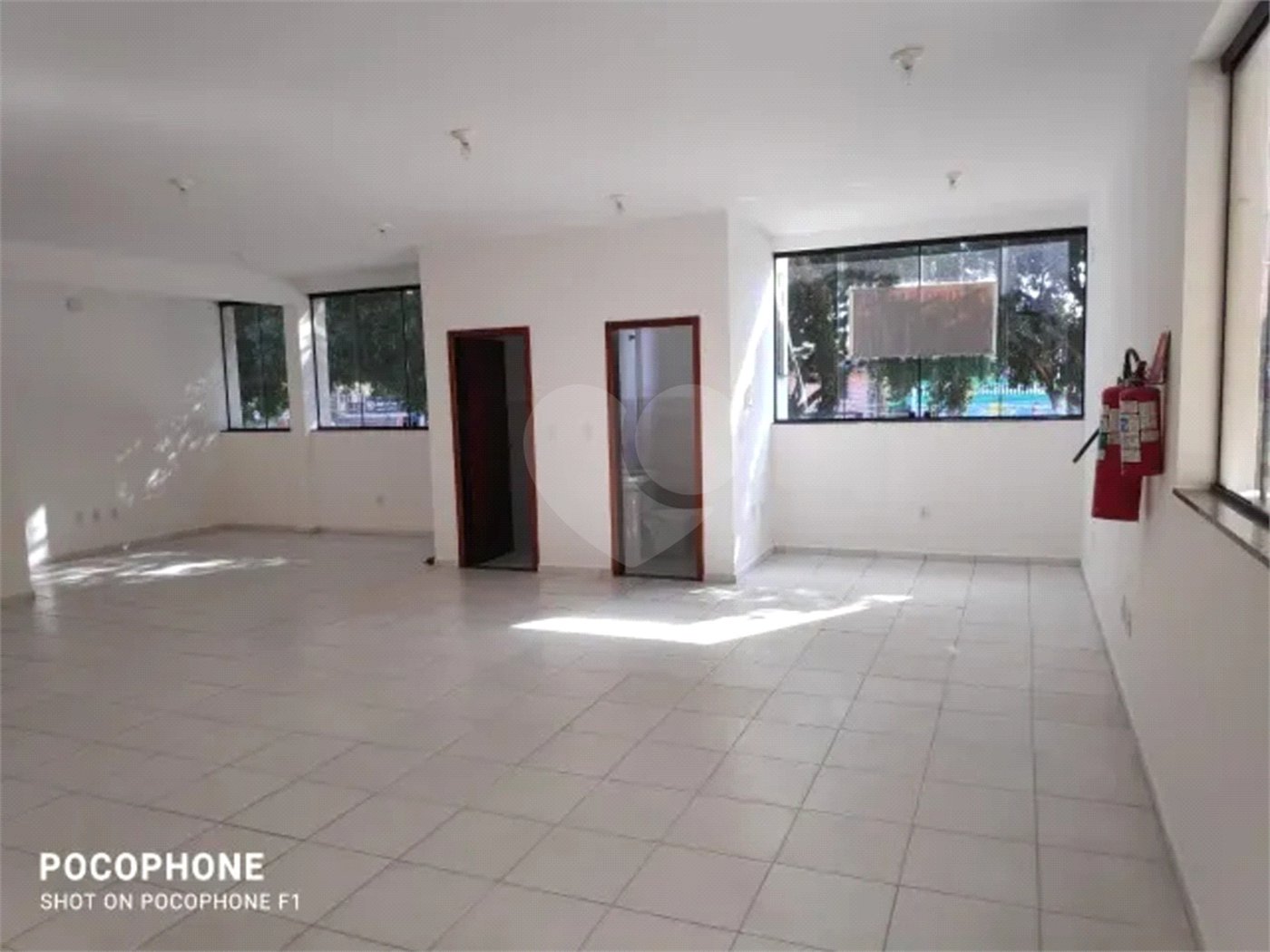 PONTO COMERCIAL A VENDA COM 344M², SALAS AMPLAS, 7 BANHEIROS, 8 VAGAS - JARDIM SATÉLITE- SÃO JOSÉ DO