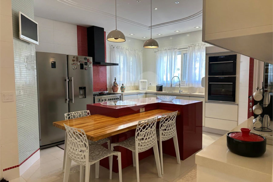 Linda casa a venda no Condomínio Reserva Nova Cantareira. Decoração Moderna ! Imóvel com 3 suítes completas, 6 vagas de garagem.