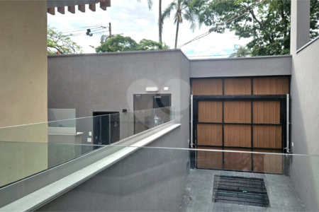 Casa à venda com 4 suítes no condomínio Plm 875, São Paulo - SP