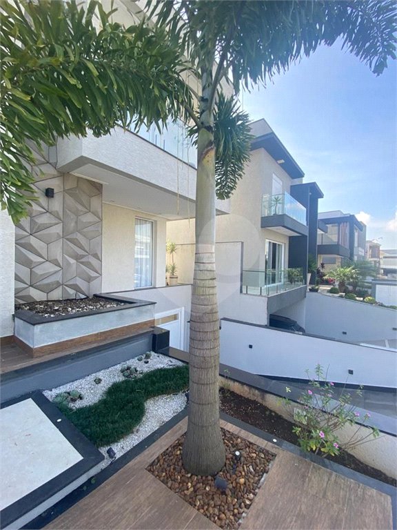 Casa à venda com 4 quartos, sendo 3 suítes, no condomínio Brisa 1, Mogi das Cruzes - SP
