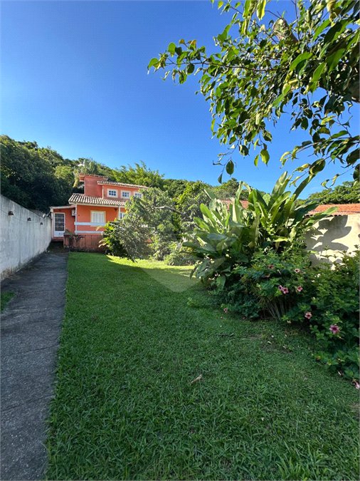 Casa em condomínio à venda com 3 quartos, sendo 2 suítes,  em Peró, Cabo Frio, RJ