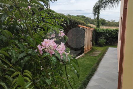 Casa à venda com 4 quartos, sendo 2 suítes, no condomínio Fazendinha Chácara Vale do Rio Cotia, Carapicuíba - SP