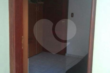 Casa à venda com 4 quartos, sendo 1 suíte, em Wanel Ville, Sorocaba, SP