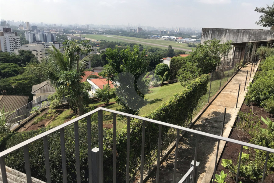 Sobrado à venda com 5 quartos, sendo 1 suíte, em Santana, São Paulo, SP