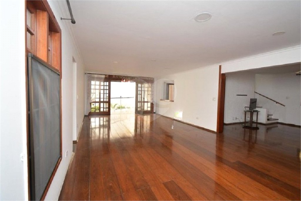 Casa à venda com 5 quartos, sendo 2 suítes, em Vila Galvão, Guarulhos, SP