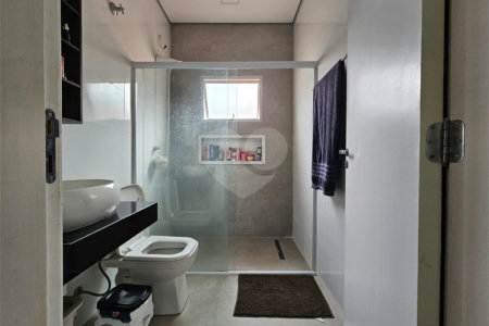 Casa à venda com 4 quartos, sendo 1 suíte,  no condomínio Jardim Shangri-lá, Atibaia - SP
