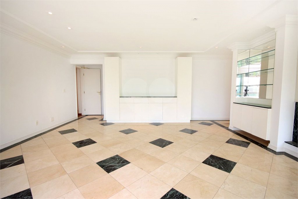 Apartamento à venda com 3 quartos, sendo 1 suíte, em Alto da Boa Vista, São Paulo, SP