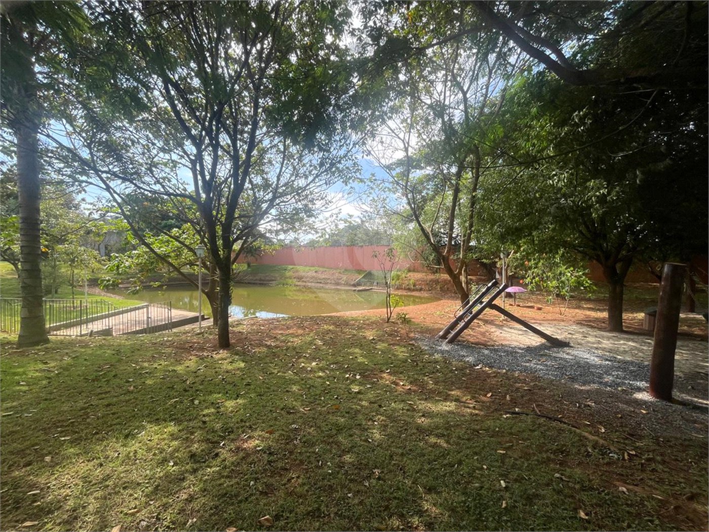 Casa à venda com 3 suítes no condomínio Lago da Serra, Araçoiaba da Serra - SP