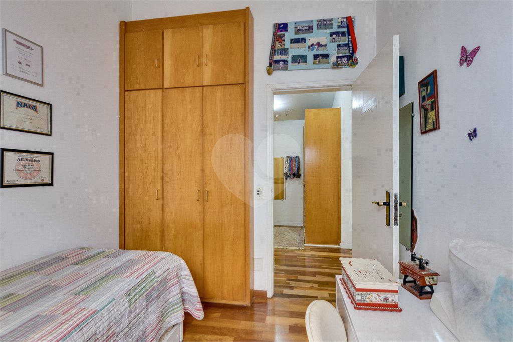 Sobrado à venda com 4 quartos, sendo 1 suíte, em Alto da Boa Vista, São Paulo, SP