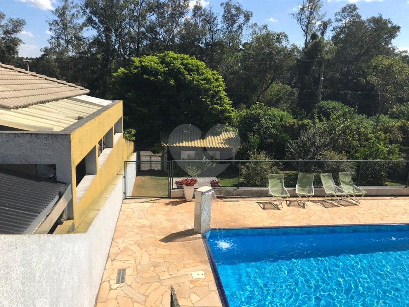 Casa à venda com 4 quartos, sendo 3 suítes, no condomínio Serra da Estrela, Atibaia - SP