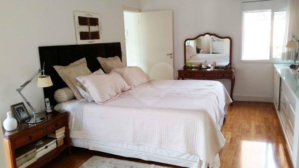 Casa à venda com 4 suítes em Granja Julieta, São Paulo, SP