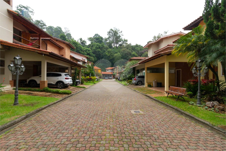 Casa à venda com 4 quartos, sendo 2 suítes, no condomínio Da Serra, São Paulo - SP