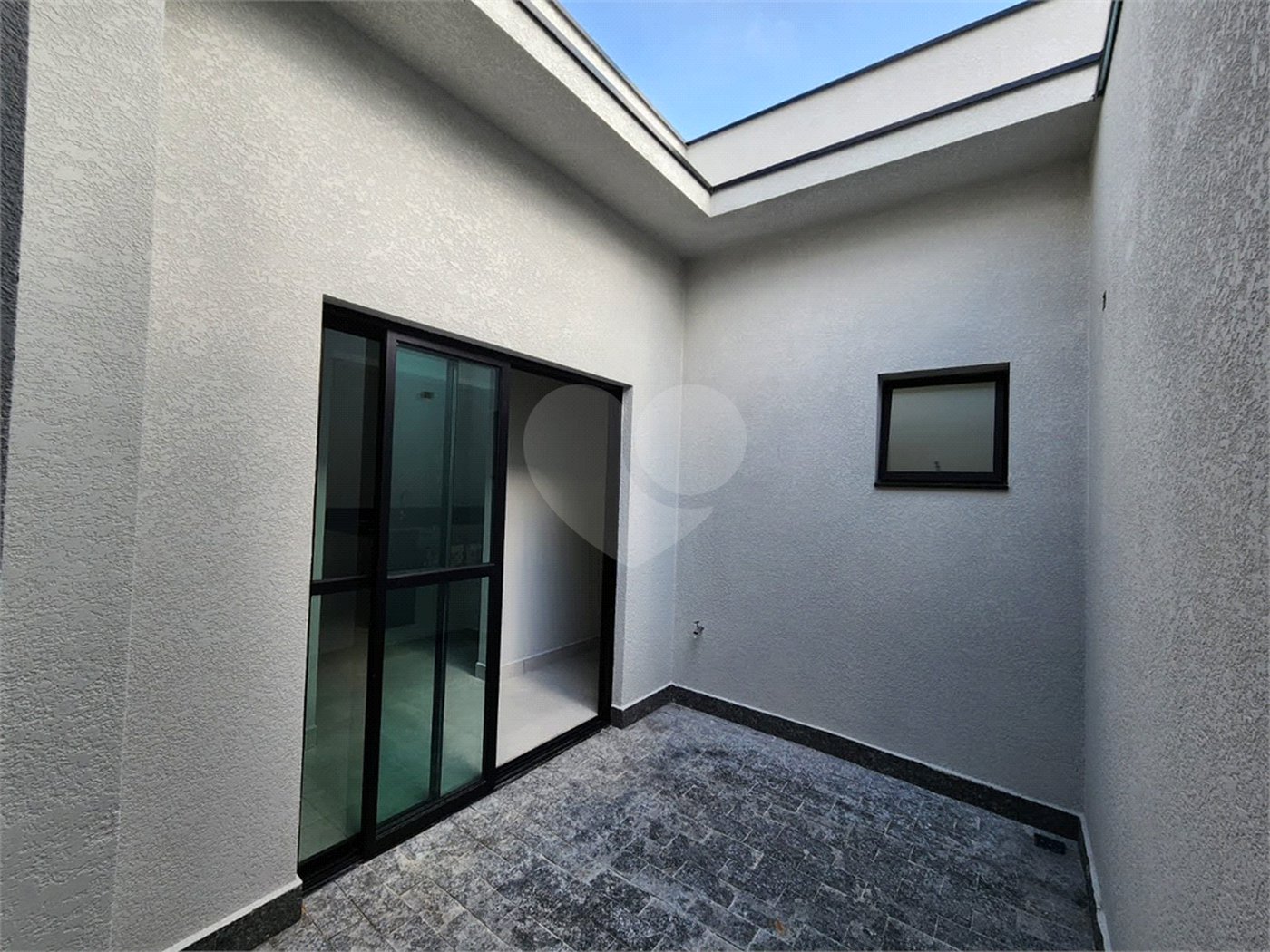 Casa à venda com 3 quartos, sendo 1 suíte, no condomínio Santinon, Sorocaba - SP