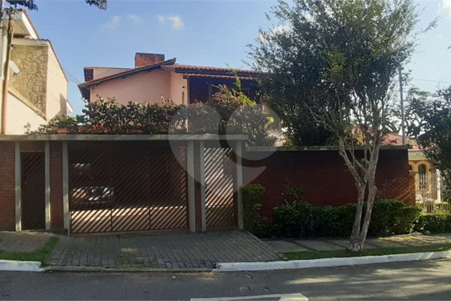 Imóvel localizado no jardim França/barro branco com 3 dorms, senddo 5 vagas