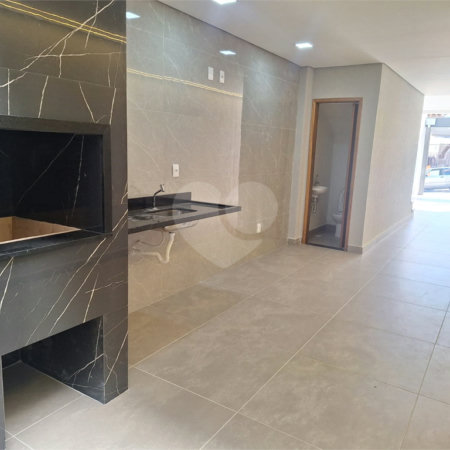 Sobrado à venda com 3 quartos, sendo 1 suíte, em Vila São Geraldo, São Paulo, SP