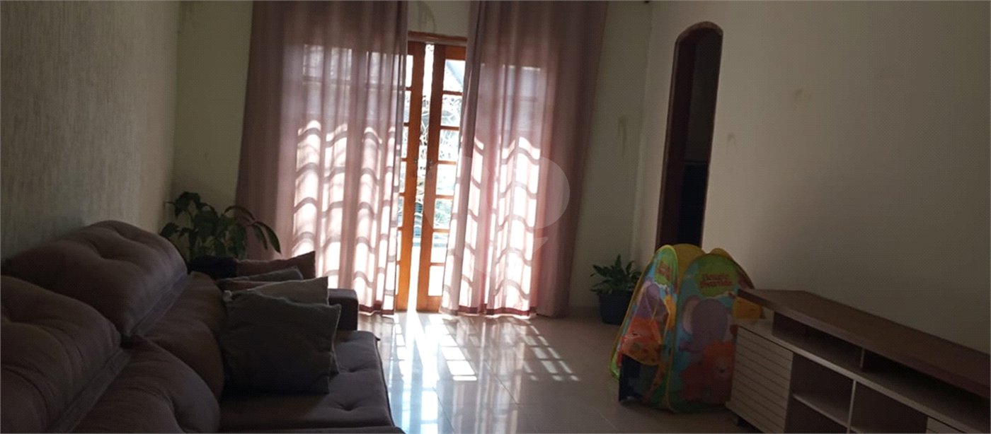 Casa à venda com 3 quartos, sendo 1 suíte,  em Jardim Valéria, Guarulhos, SP