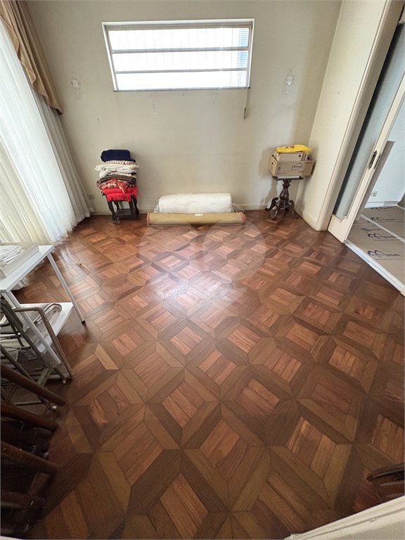 Sobrado à venda com 6 quartos, sendo 1 suíte, em Vila Nova Conceição, São Paulo, SP