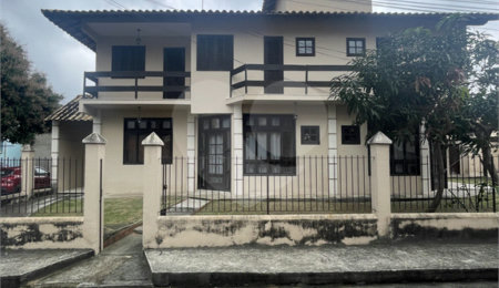 Casa à venda com 5 quartos, sendo 3 suítes,  no condomínio Recanto das Palmeiras, Rio de Janeiro - RJ