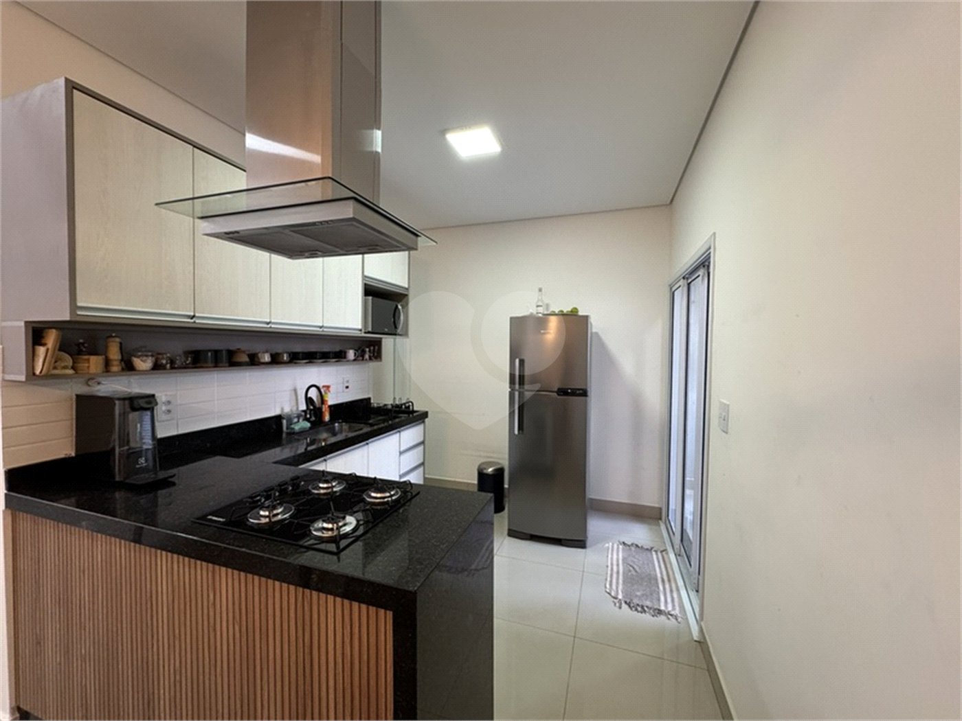 Casa à venda com 3 quartos, sendo 1 suíte, no condomínio Jardim Guarujá, Salto - SP