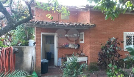 Casa à venda ou para alugar com 4 quartos, sendo 1 suíte,  no Centro, Vinhedo, SP