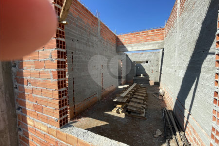 Casa à venda com 3 quartos, sendo 1 suíte, no condomínio Tivolli Residencial, Itapetininga - SP