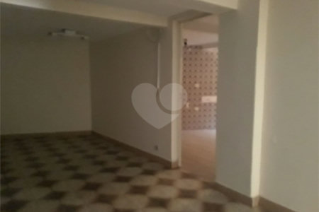 Sobrado para alugar com 4 quartos no Centro, São Roque, SP