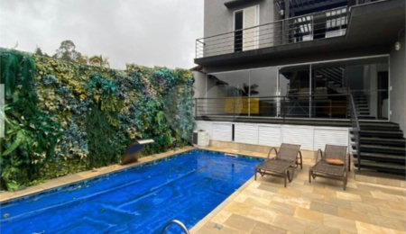 Casa para alugar com 5 quartos, sendo 3 suítes,  em Vila Oliveira, Mogi das Cruzes, SP