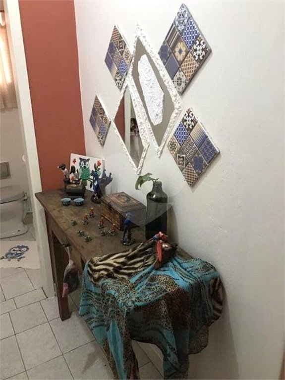 Casa com 202m² , 4 dormitórios , sendo 1 suíte , 3 vagas de garagem.