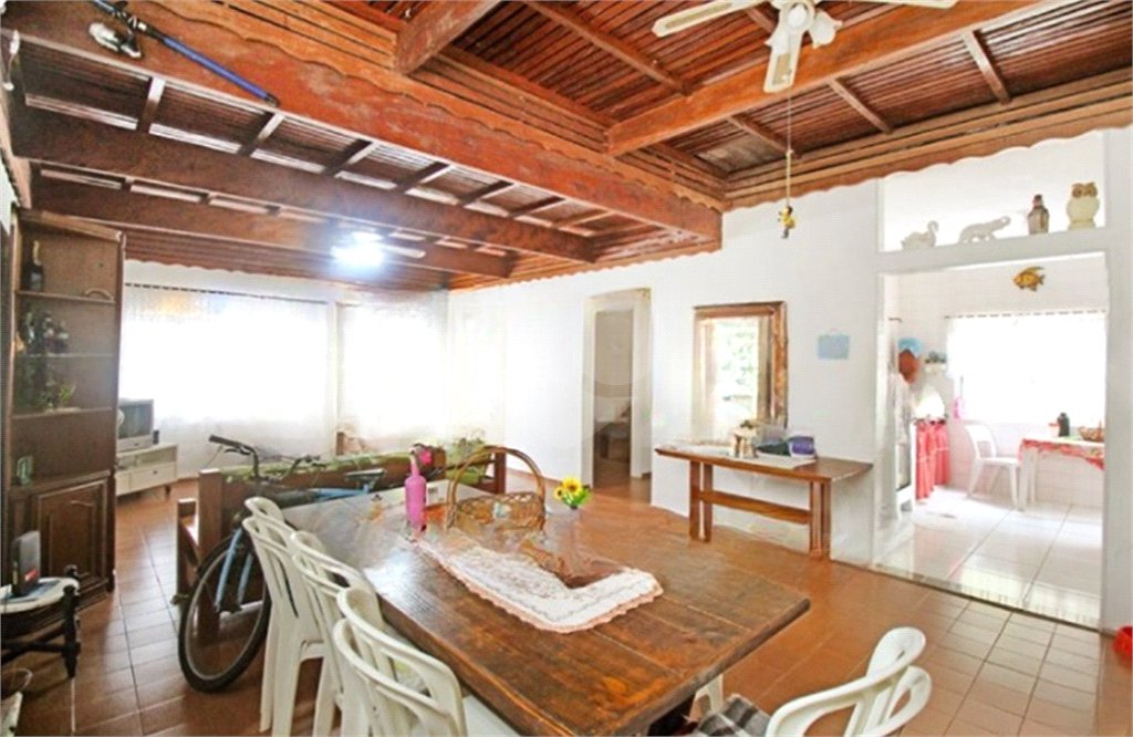 Casa à venda com 3 quartos, sendo 1 suíte,  em Estância Balneária Belmira Novaes, Peruíbe, SP