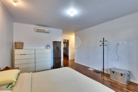 Casa à venda com 4 suítes em Jardim Cordeiro, São Paulo, SP