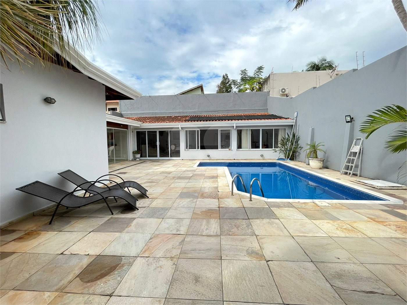 Casa à venda com 3 suítes em Jardim Itaperi, Atibaia, SP