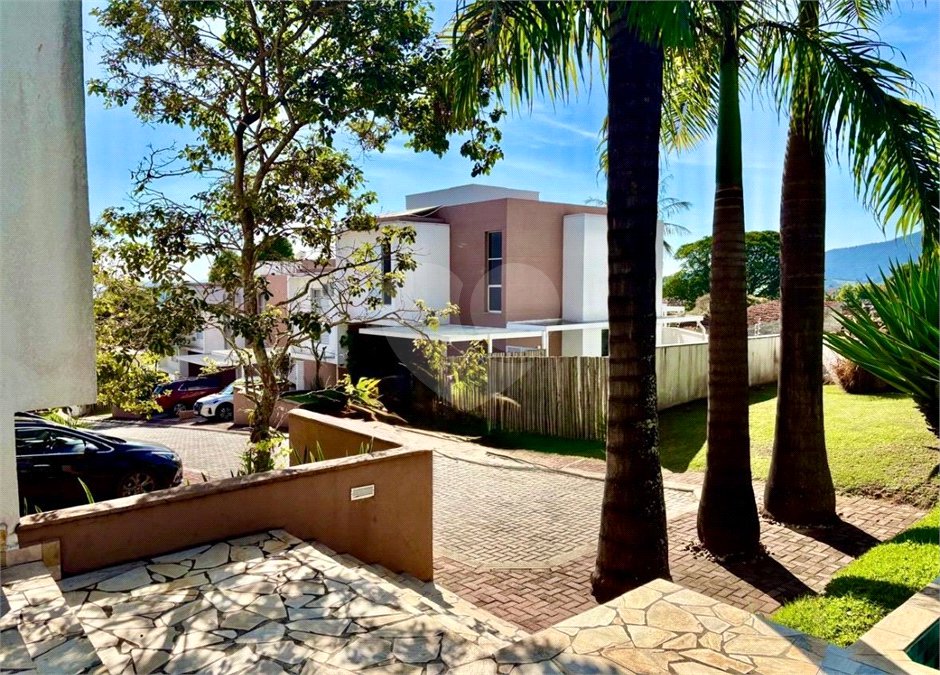 Casa à venda com 3 quartos, sendo 1 suíte, no condomínio Residencial Rio Preto Village, Atibaia - SP