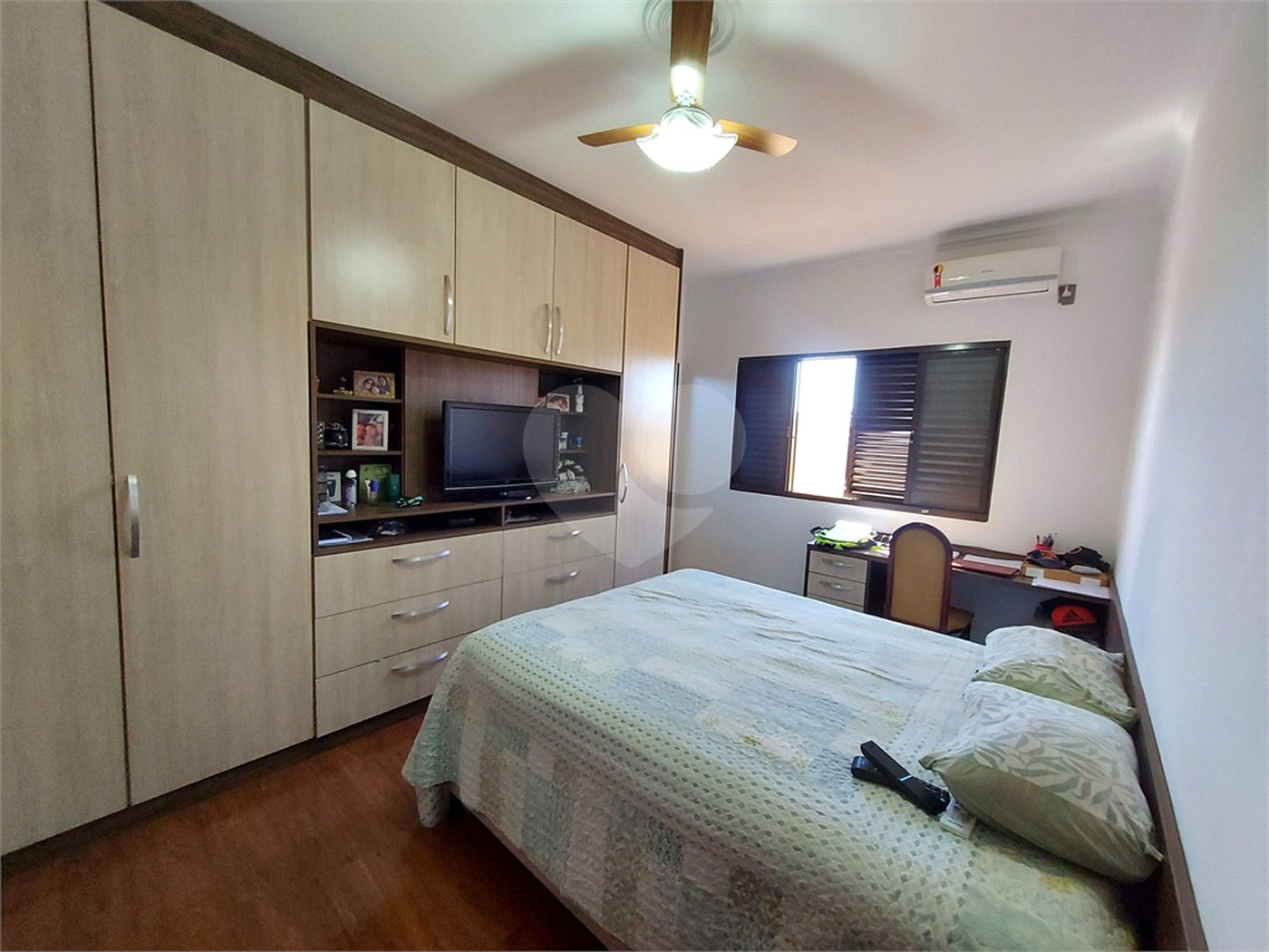 Casa à venda com 4 quartos, sendo 2 suítes, no condomínio Nascente do Jaraguá, Araraquara - SP