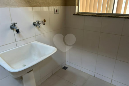 Casa em condomínio à venda com 3 quartos, sendo 1 suíte, em Jardim Estância Brasil, Atibaia, SP