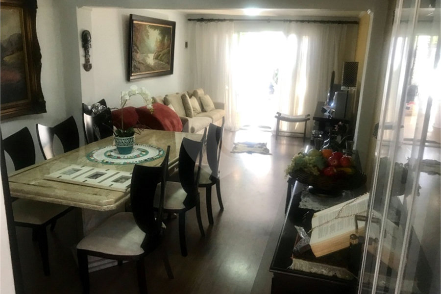 Sobrado à venda com 4 quartos, sendo 1 suíte, em Vila Gustavo, São Paulo, SP
