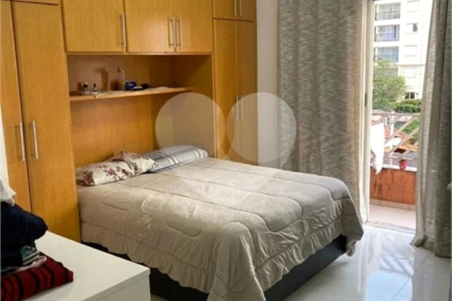 Casa à venda com 3 quartos, sendo 2 suítes, no condomínio Ibarra, São Paulo - SP