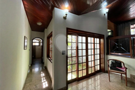 Casa à venda com 6 quartos, sendo 1 suíte, no condomínio Granja Olga I, Sorocaba - SP