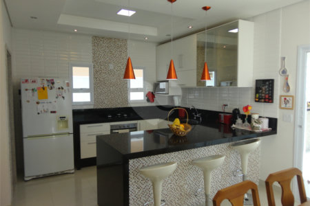 Casa à venda com 3 quartos, sendo 2 suítes, no condomínio Águas da Serra, Valinhos - SP