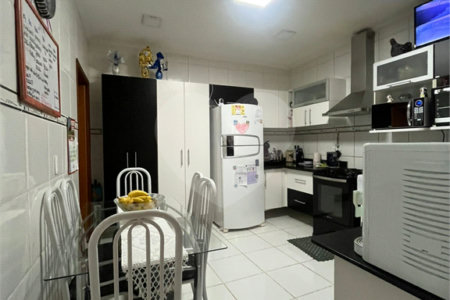 Casa à venda com 4 quartos, sendo 1 suíte, em Vila Santa Maria (vila Xavier), Araraquara, SP
