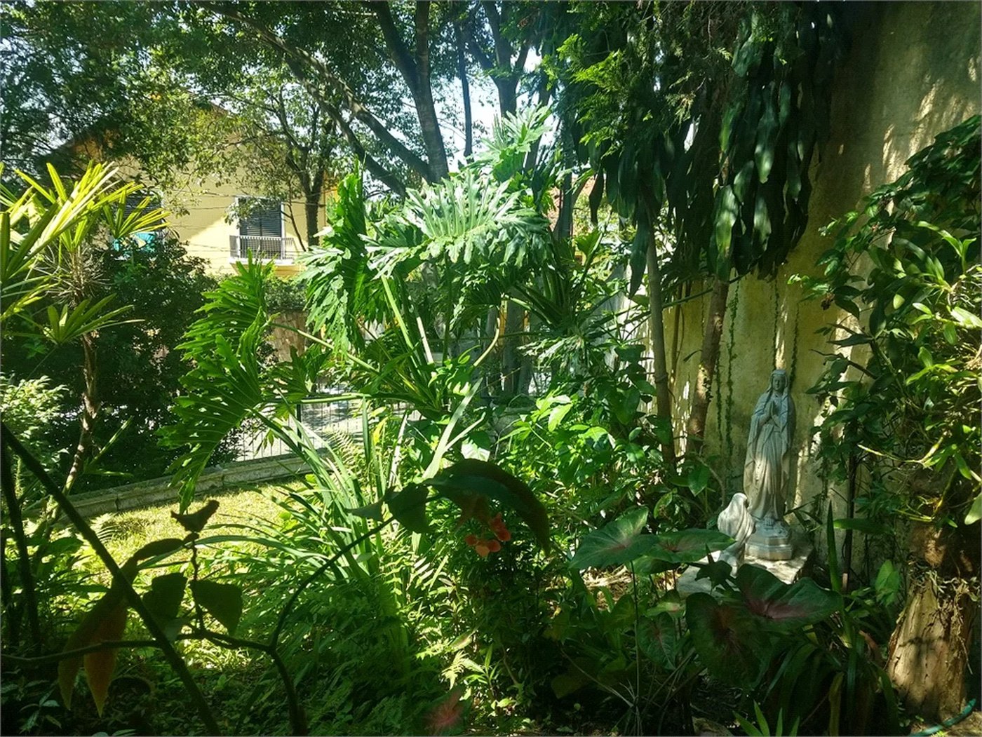 Sobrado à venda com 4 quartos, sendo 1 suíte,  em Parque dos Príncipes, São Paulo, SP