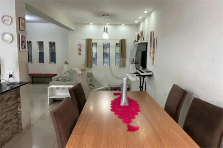 Sobrado à venda com 3 quartos, sendo 2 suítes, em Conjunto Residencial Butantã, São Paulo, SP