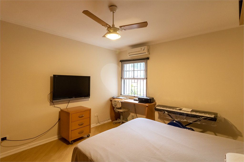 Casa à venda com 3 quartos, sendo 1 suíte,  em Parque Colonial, São Paulo, SP
